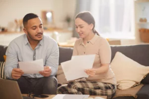 woman explaining what churn rate is to man