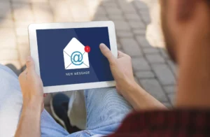 man receiving abandoned cart email on tablet