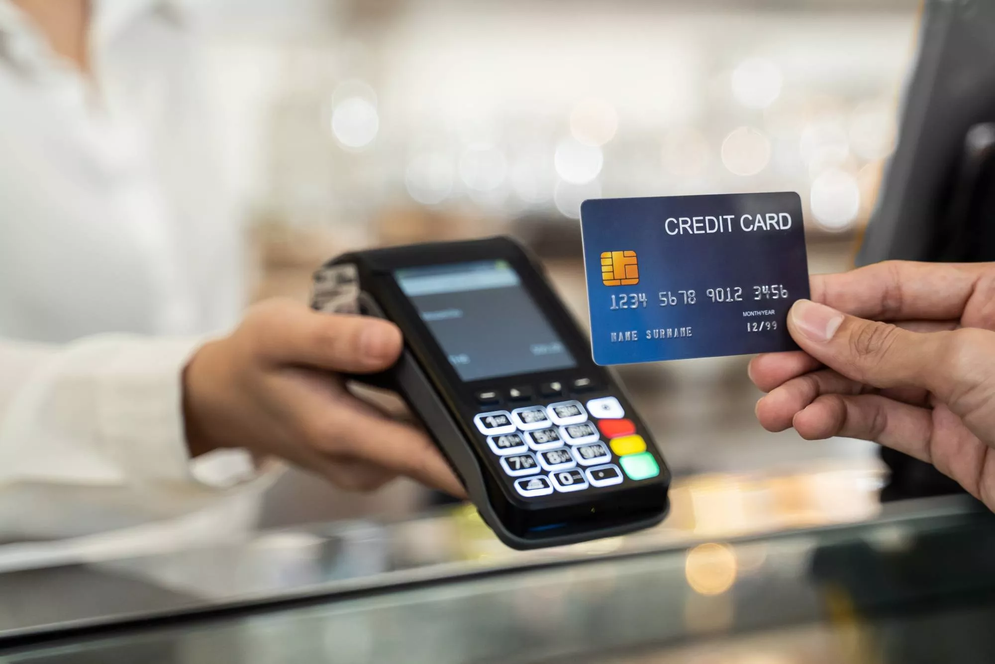 a person using their credit card on a terminal that shows error code 15