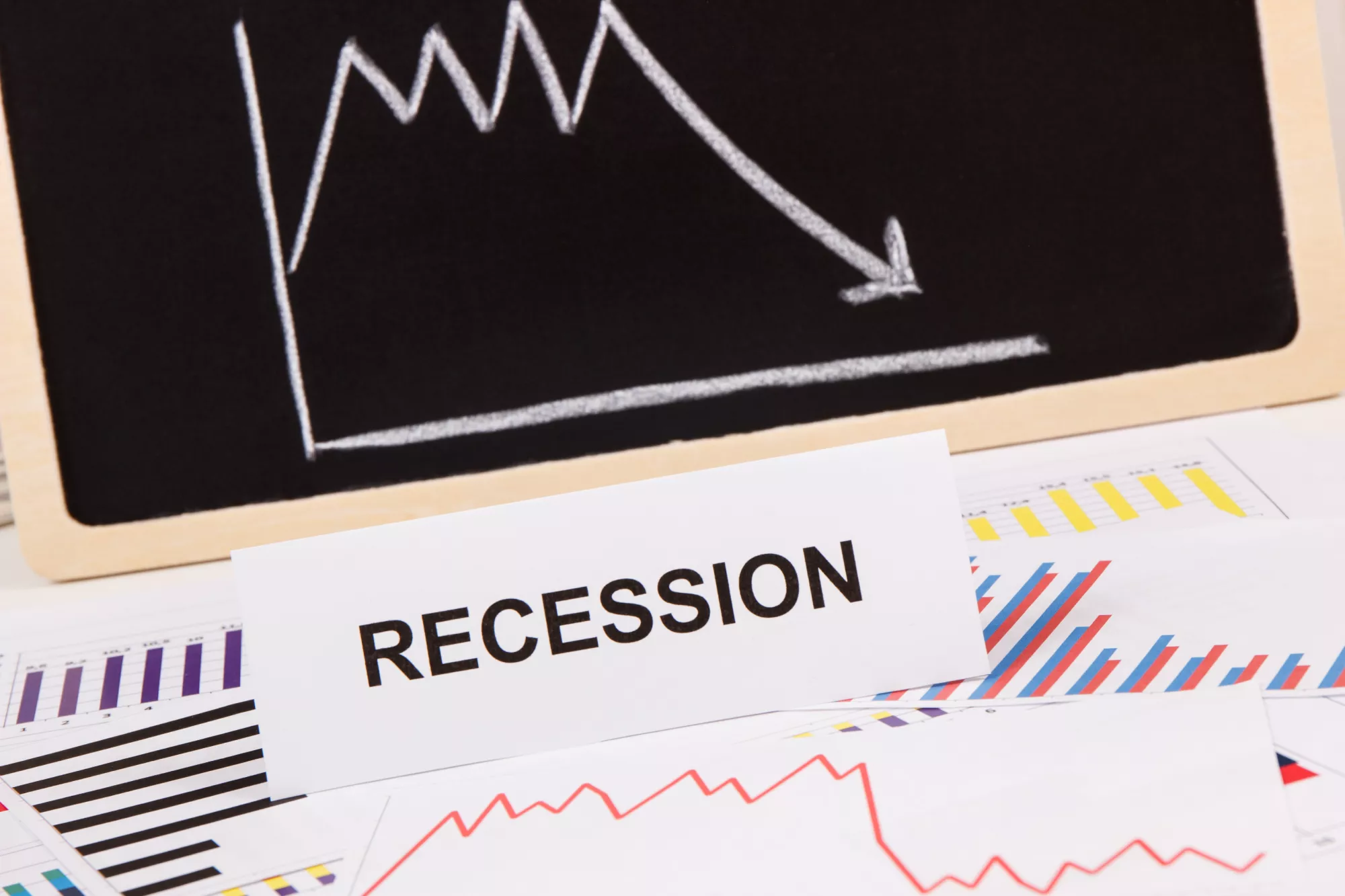 declining chart with recession sign make people wonder how to prepare for a recession 2022