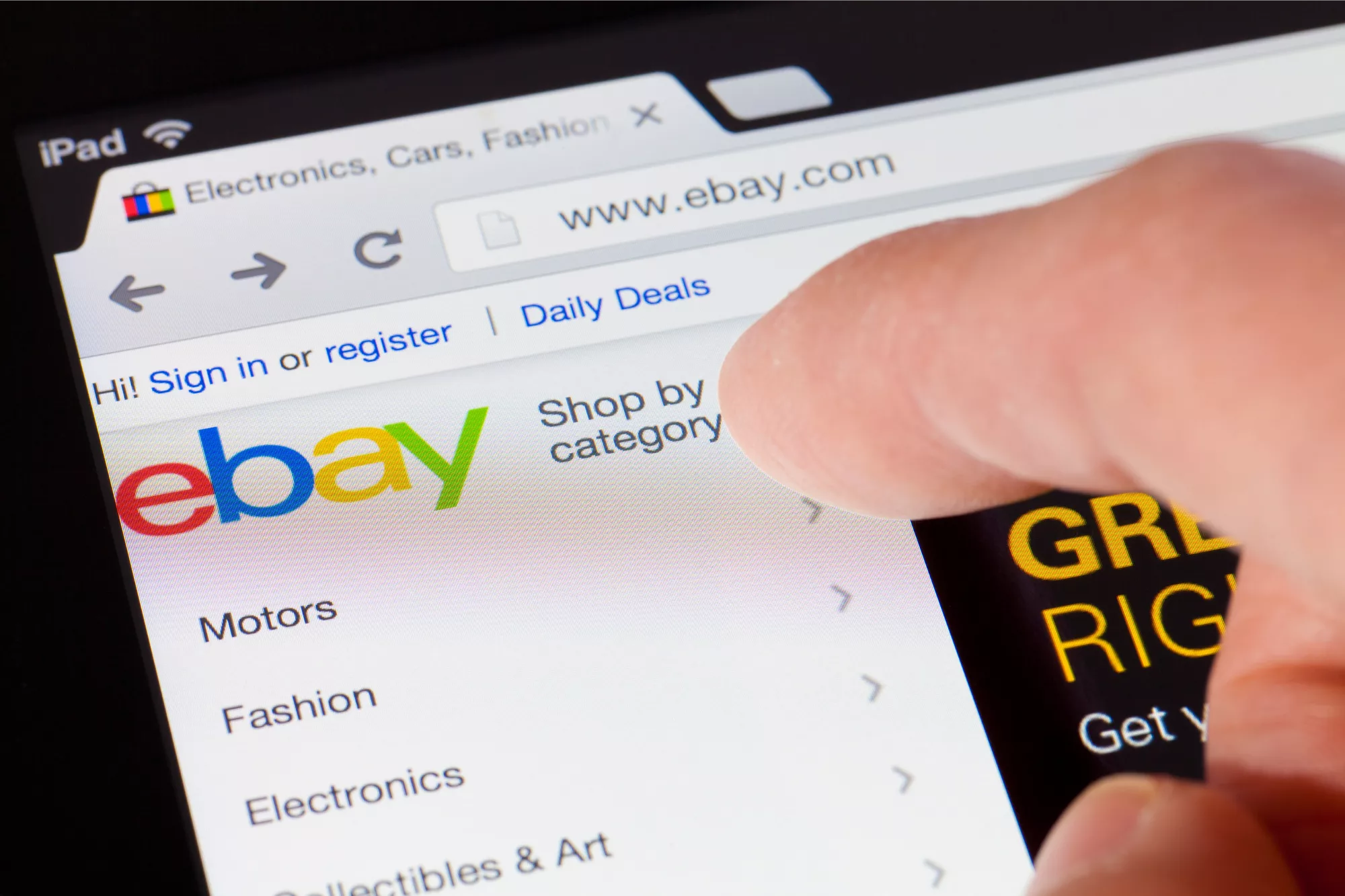 picture of a customer shopping on ebay's website before a possible ebay chargeback dispute