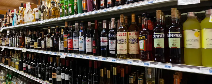 Shelves of alcohol for sale with an Arizona liquor license.