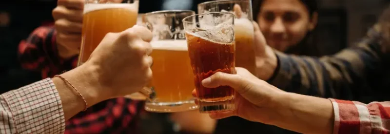 Patrons cheers'ing beers at an Illinois bar that has a functioning liquor license.